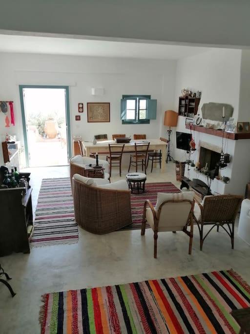 Villa Casa Dei Melograni At Vourlidia Leros Vromolithos Exterior foto
